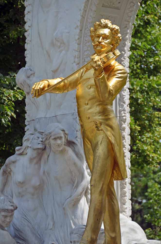 mozart statue-AsiaPhotoStock