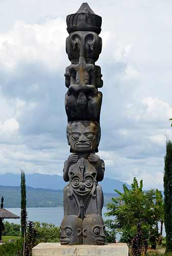 museum totem-AsiaPhotoStock