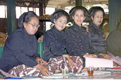 lady musicians kraton-AsiaPhotoStock