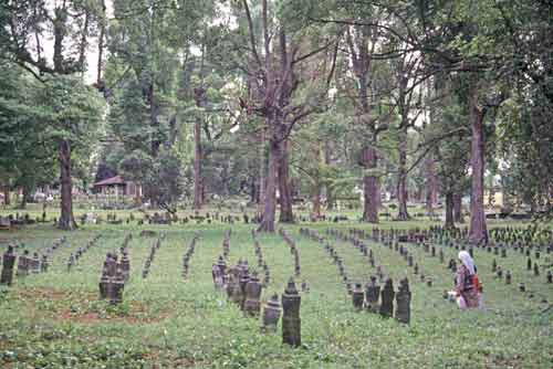 muslim cemetry-AsiaPhotoStock