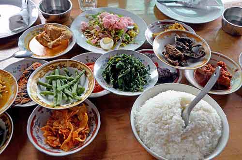 nasi padang lunch meal-AsiaPhotoStock