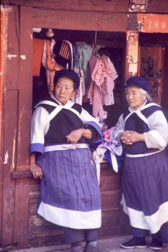 naxi women-AsiaPhotoStock