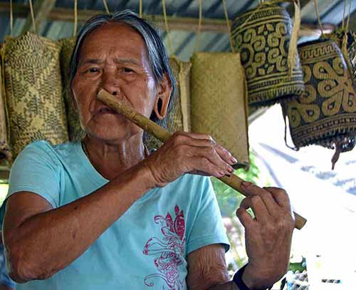 nose flute lady-AsiaPhotoStock