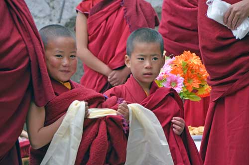 novice nuns-AsiaPhotoStock