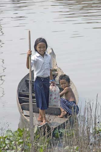 oars woman-AsiaPhotoStock