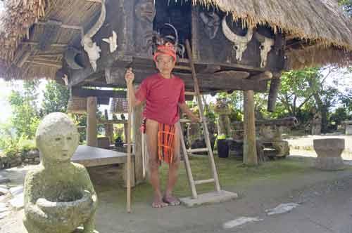 banaue man and house-AsiaPhotoStock