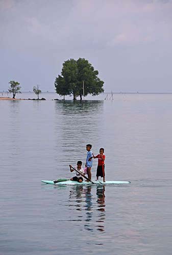 paddlers-AsiaPhotoStock