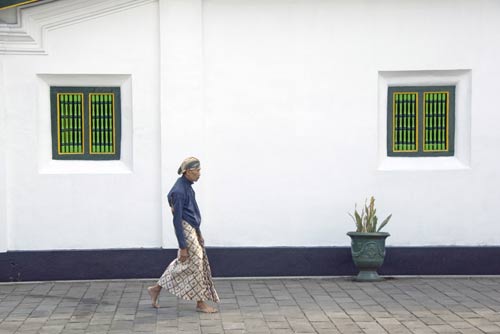 stroll in sultan palace-AsiaPhotoStock