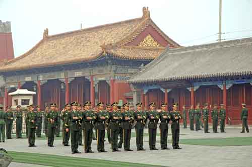 parading-AsiaPhotoStock