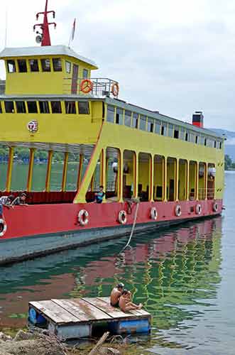 parapat transport-AsiaPhotoStock