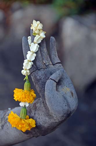 peace with garland-AsiaPhotoStock
