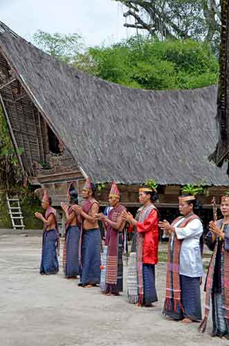 performers simanindo-AsiaPhotoStock