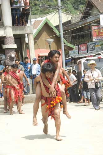 piggy back race-AsiaPhotoStock