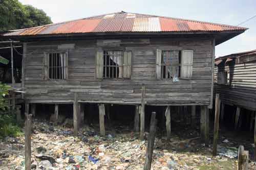 water village garbage-AsiaPhotoStock