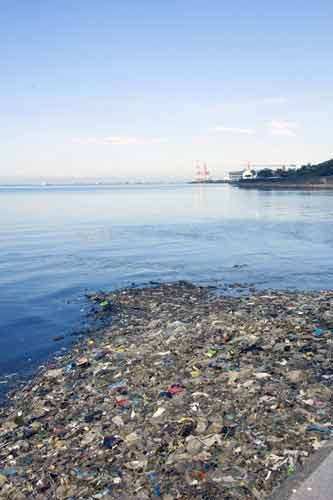 pollution manila bay-AsiaPhotoStock