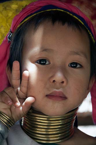 posing long neck child-AsiaPhotoStock