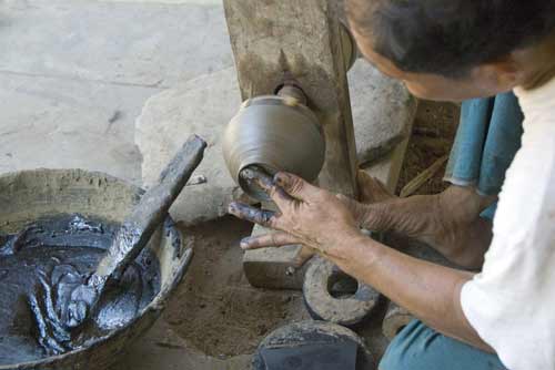 prepare lacquer-AsiaPhotoStock