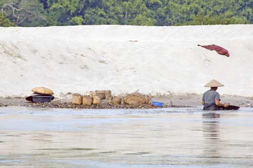 prospecting-AsiaPhotoStock