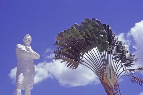 raffles statue-AsiaPhotoStock