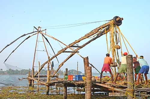 raising net-AsiaPhotoStock