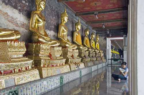 reading at wat suthat-AsiaPhotoStock