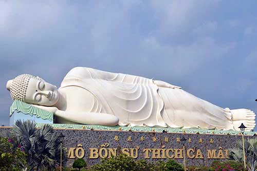 reclining buddha-AsiaPhotoStock