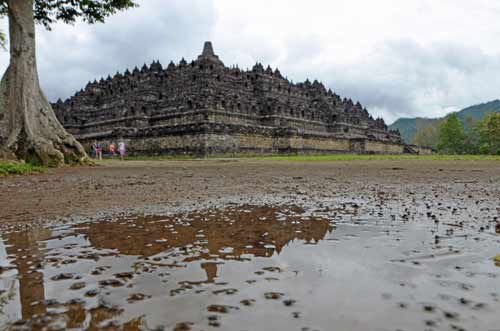 reflect borobudur-AsiaPhotoStock