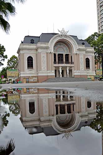 reflected opera-AsiaPhotoStock