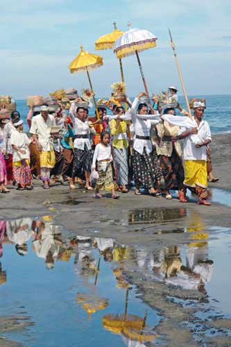 reflections tanah lot-AsiaPhotoStock