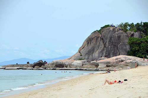 relaxing on lamai beach-AsiaPhotoStock