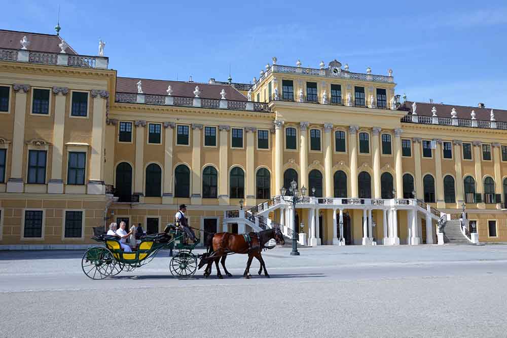 ride schonbrunn-AsiaPhotoStock