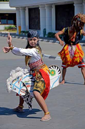 riding horse-AsiaPhotoStock