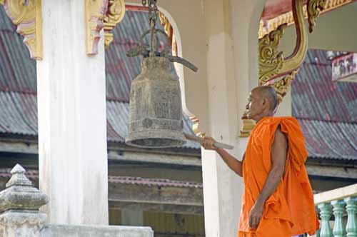 ringing bell-AsiaPhotoStock