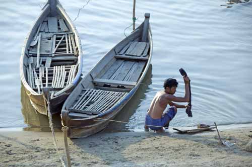 river laundry-AsiaPhotoStock