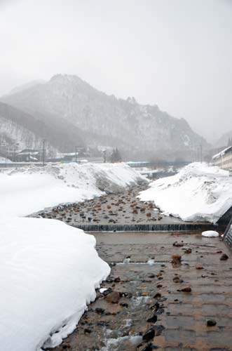 river snow-AsiaPhotoStock