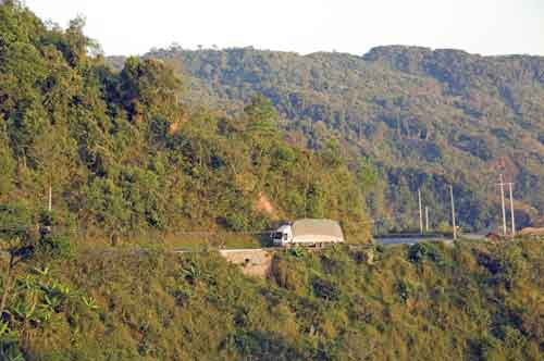 country road-AsiaPhotoStock