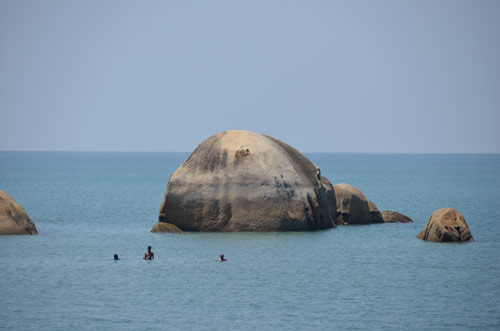 rocks teluk cempedak-AsiaPhotoStock