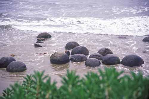 spherical boulders-AsiaPhotoStock