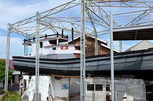 roof boat-AsiaPhotoStock