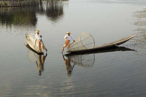 rowers lake inle-AsiaPhotoStock