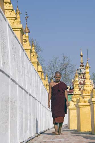 sagaing monk-AsiaPhotoStock