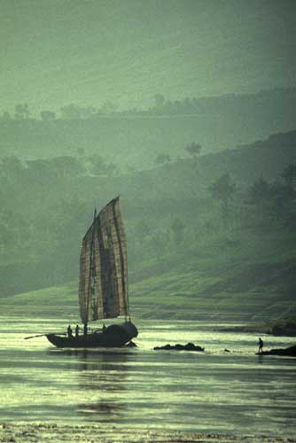 sails on junk-AsiaPhotoStock