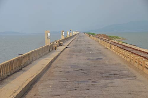 sea barrage-AsiaPhotoStock