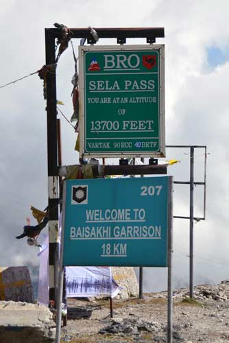 sela pass sign-AsiaPhotoStock