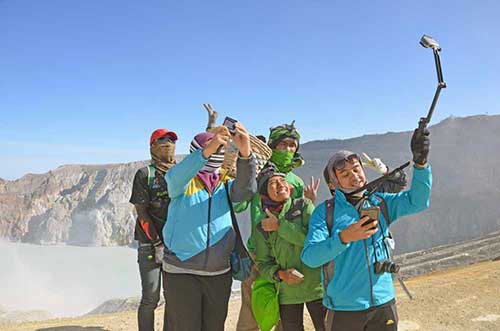 selfi ijen-AsiaPhotoStock