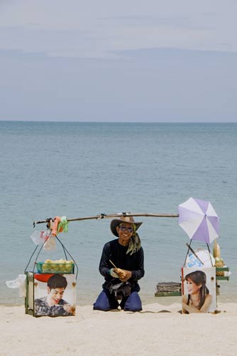 seller on beach-AsiaPhotoStock