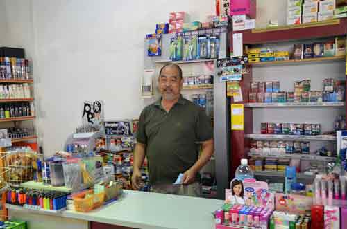 shop keeper kuching-AsiaPhotoStock