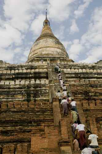 shwe san daw steps-AsiaPhotoStock