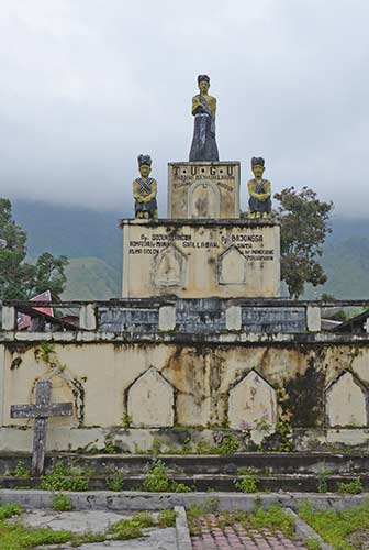 siallagan tombs-AsiaPhotoStock