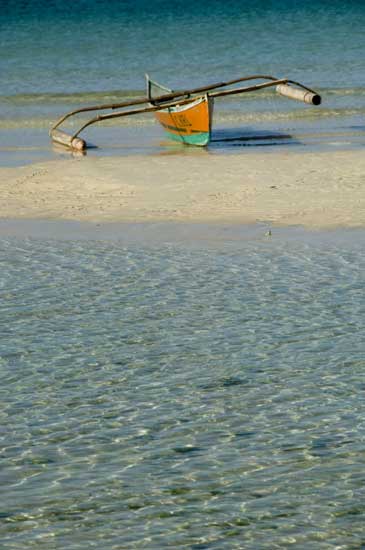 small red boat-AsiaPhotoStock